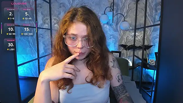 Snapshot of SophiePure chatting on October 2, 8:45 pm SophiePure online show from October 2, 8:45 pm