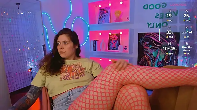 Snapshot of SophiePure chatting on February 19, 1:46 am SophiePure online show from February 19, 1:46 am