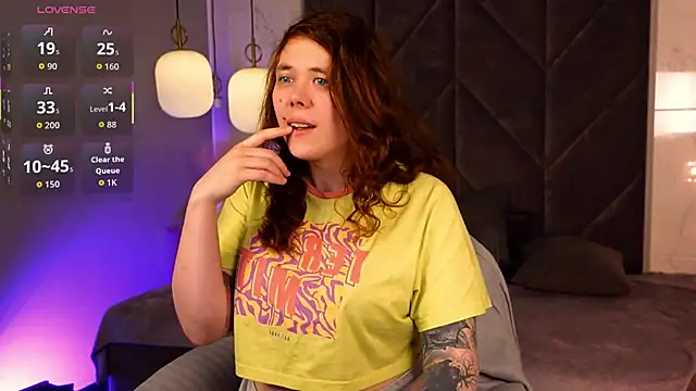 Snapshot of SophiePure chatting on January 17, 8:23 pm SophiePure online show from January 17, 8:23 pm