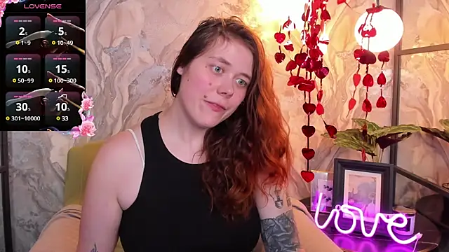 Snapshot of SophiePure chatting on February 14, 2:39 am SophiePure online show from February 14, 2:39 am
