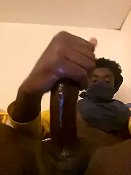 Snapshot of elninoblacko chatting on November 1, 6:35 pm elninoblacko online show from November 1, 6:35 pm