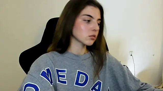 emmamurrr online show from November 12, 2:43 pm