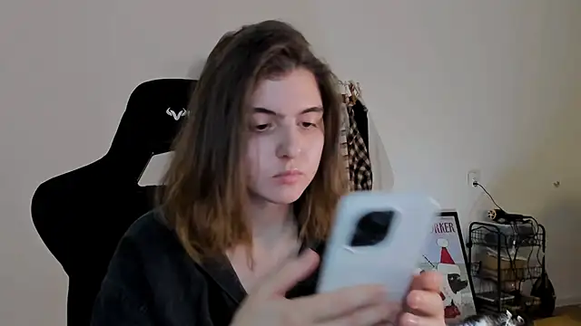 emmamurrr online show from December 21, 8:32 pm