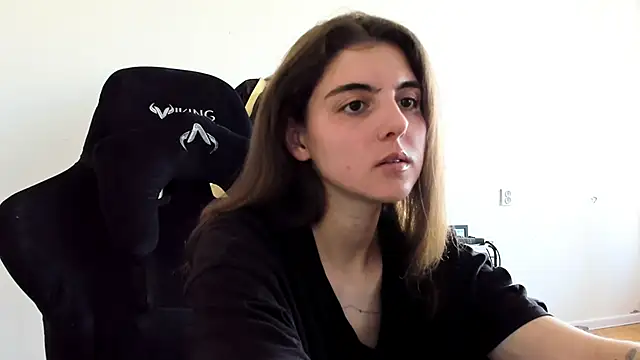 emmamurrr online show from September 9, 9:52 am