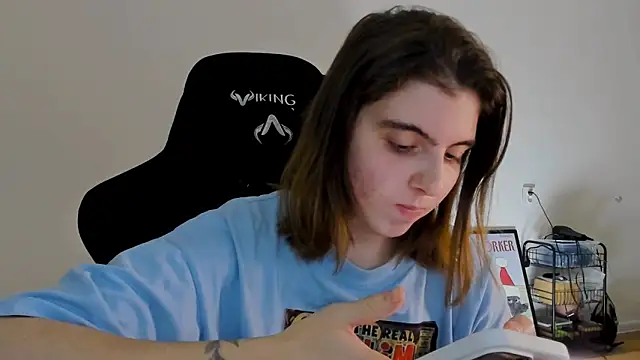 emmamurrr online show from December 10, 7:43 pm