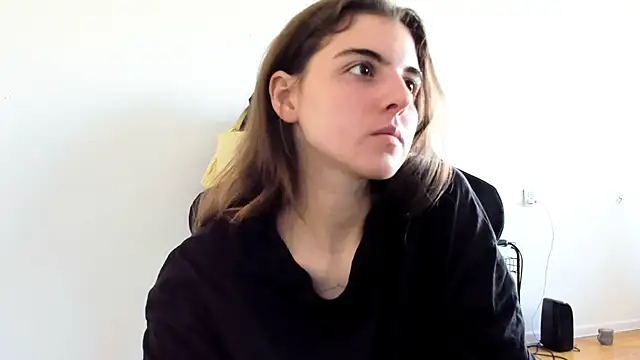 emmamurrr online show from September 12, 6:35 am