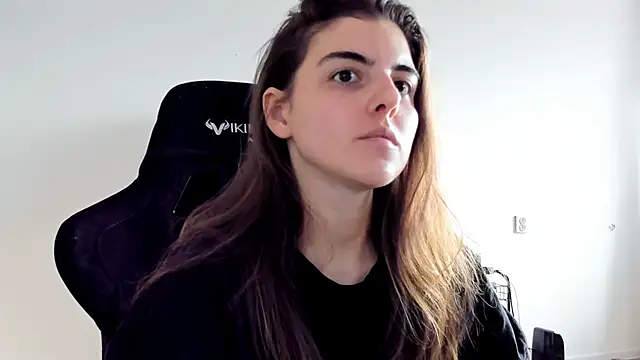 emmamurrr online show from October 13, 10:39 am