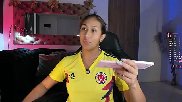 Snapshot of AmelyaMann chatting on June 11, 12:57 pm AmelyaMann online show from June 11, 12:57 pm