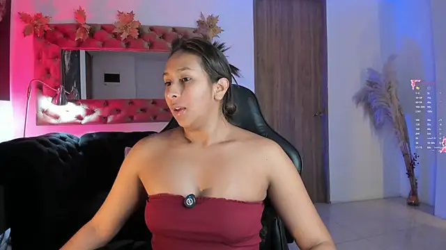 Snapshot of AmelyaMann chatting on June 16, 12:49 pm AmelyaMann online show from June 16, 12:49 pm