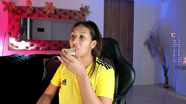 Snapshot of AmelyaMann chatting on June 17, 12:59 pm AmelyaMann online show from June 17, 12:59 pm
