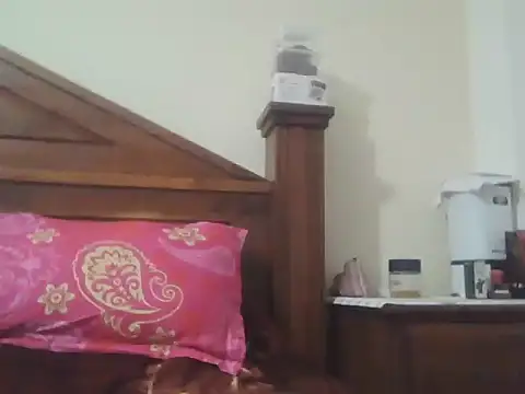 Snapshot of Nuttysub chatting on February 7, 1:57 am Nuttysub online show from February 7, 1:57 am