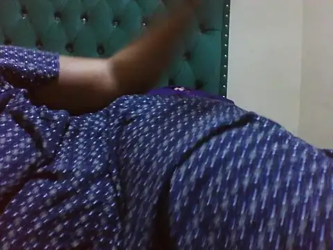 Snapshot of Sexy_Riri chatting on May 22, 9:46 pm Sexy Riri online show from May 22, 9:46 pm