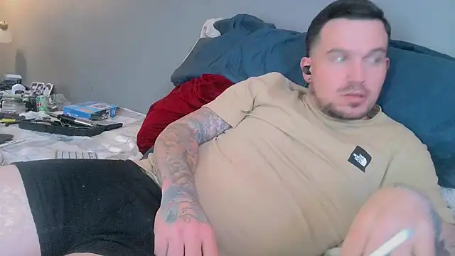 Snapshot of bigcocktat2dude603 chatting on January 3, 4:06 pm bigcocktat2dude603 online show from January 3, 4:06 pm