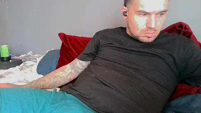 Snapshot of bigcocktat2dude603 chatting on December 31, 2:58 pm bigcocktat2dude603 online show from December 31, 2:58 pm