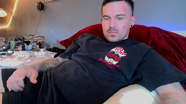 Snapshot of bigcocktat2dude603 chatting on March 7, 8:44 pm bigcocktat2dude603 online show from March 7, 8:44 pm