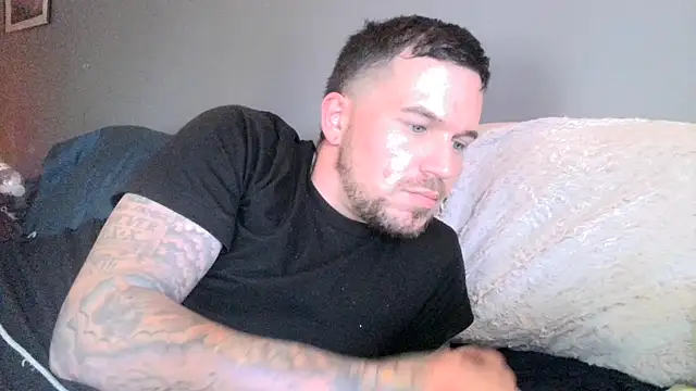 Snapshot of bigcocktat2dude603 chatting on December 1, 5:18 pm bigcocktat2dude603 online show from December 1, 5:18 pm