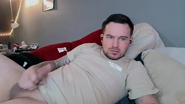 Snapshot of bigcocktat2dude603 chatting on January 16, 2:19 pm bigcocktat2dude603 online show from January 16, 2:19 pm