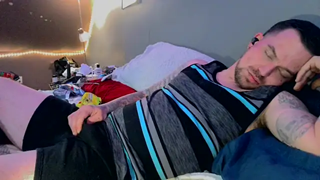 Snapshot of bigcocktat2dude603 chatting on February 2, 10:28 pm bigcocktat2dude603 online show from February 2, 10:28 pm