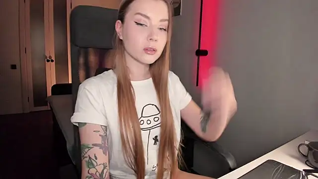 Snapshot of Midnight_Mi chatting on November 22, 4:22 am Midnight Mi online show from November 22, 4:22 am