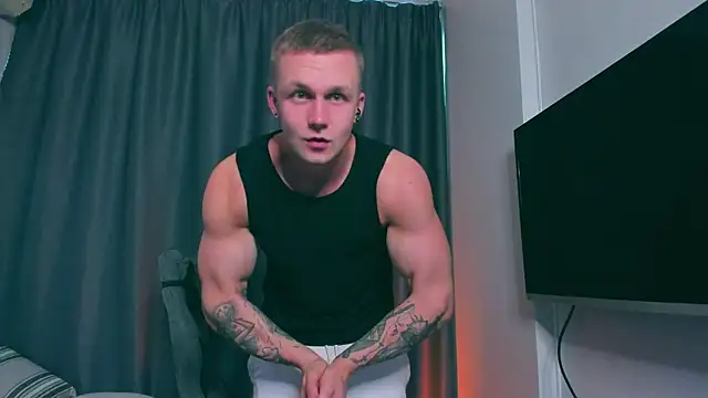 Snapshot of Samuel_Andrew chatting on February 14, 2:28 am Samuel Andrew online show from February 14, 2:28 am