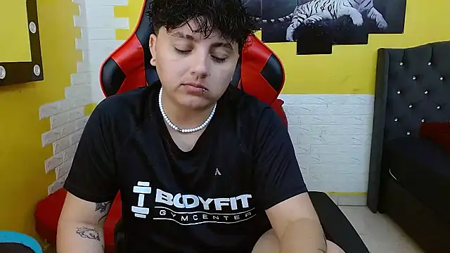 Snapshot of isabeautyx19 chatting on January 8, 4:51 am isabeautyx19 online show from January 8, 4:51 am