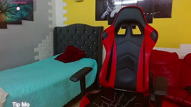 Snapshot of isabeautyx19 chatting on February 22, 1:41 am isabeautyx19 online show from February 22, 1:41 am