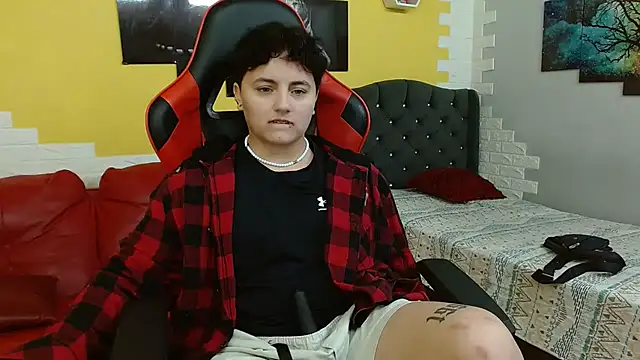 isabeautyx19 online show from December 2, 2:56 am