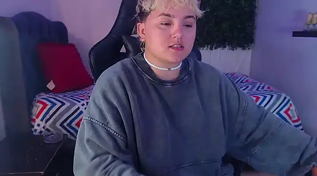 isabeautyx19 online show from February 19, 2:33 am
