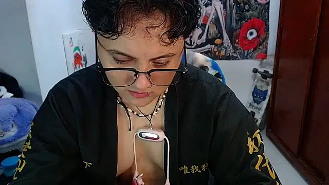 isabeautyx19 online show from May 12, 1:46 am