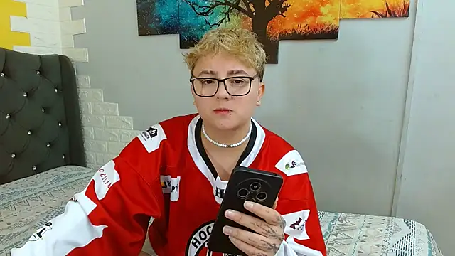 isabeautyx19 online show from October 11, 2:45 am