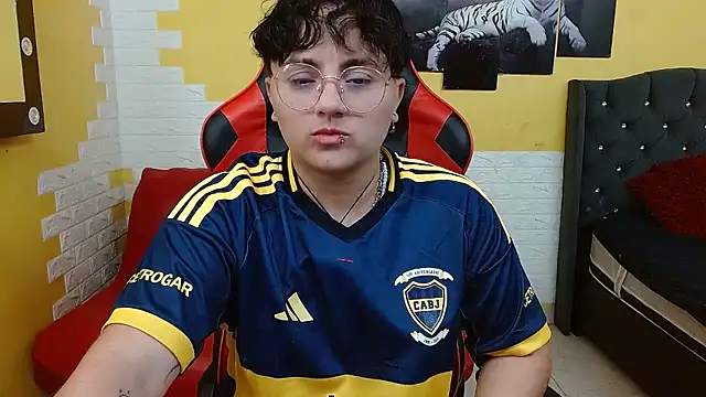 Snapshot of isabeautyx19 chatting on January 11, 2:18 am isabeautyx19 online show from January 11, 2:18 am