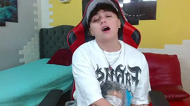 Snapshot of isabeautyx19 chatting on February 16, 8:07 pm isabeautyx19 online show from February 16, 8:07 pm