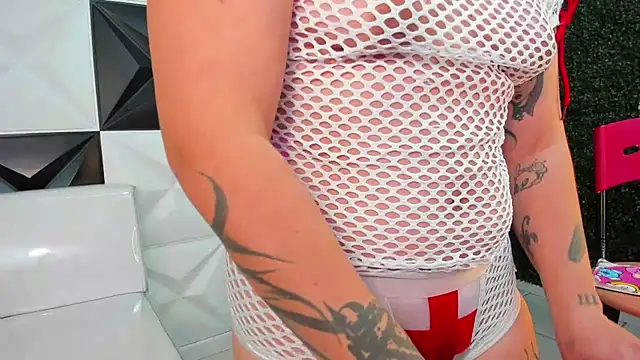 Snapshot of isabeautyx19 chatting on June 6, 2:11 pm isabeautyx19 online show from June 6, 2:11 pm