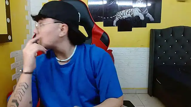 Snapshot of isabeautyx19 chatting on January 7, 1:54 am isabeautyx19 online show from January 7, 1:54 am