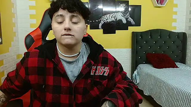 Snapshot of isabeautyx19 chatting on December 20, 3:09 am isabeautyx19 online show from December 20, 3:09 am