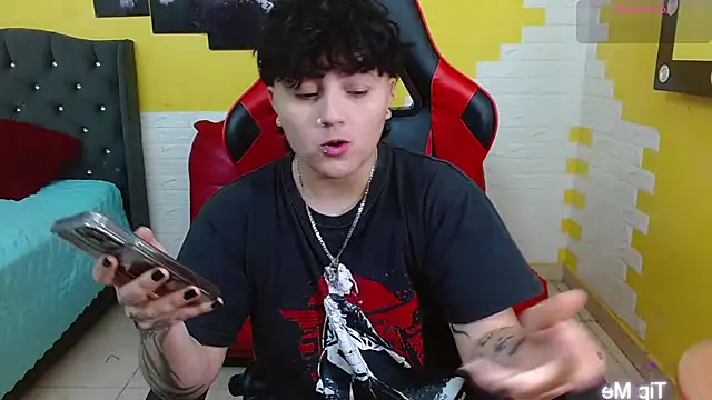 Snapshot of isabeautyx19 chatting on February 21, 2:13 am isabeautyx19 online show from February 21, 2:13 am