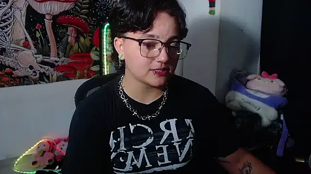 Snapshot of isabeautyx19 chatting on June 30, 1:38 am isabeautyx19 online show from June 30, 1:38 am