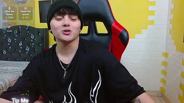 Snapshot of isabeautyx19 chatting on February 4, 2:39 am isabeautyx19 online show from February 4, 2:39 am