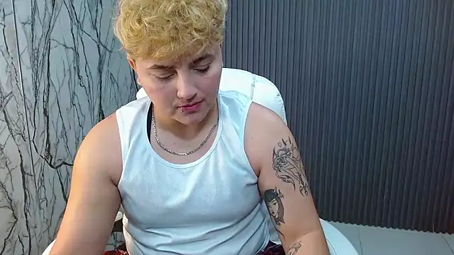 isabeautyx19 online show from September 28, 2:46 pm