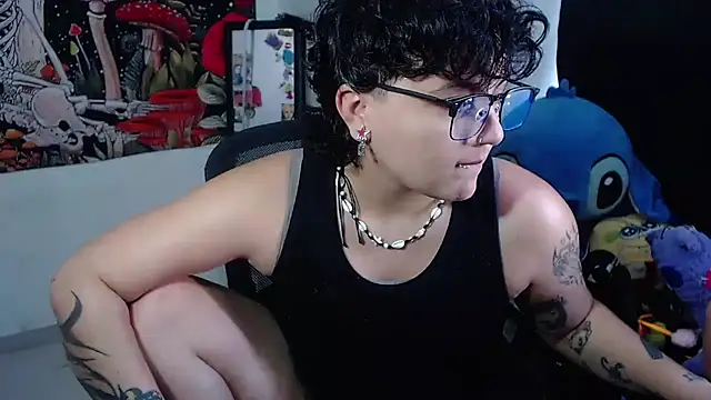 Snapshot of isabeautyx19 chatting on July 8, 8:31 pm isabeautyx19 online show from July 8, 8:31 pm