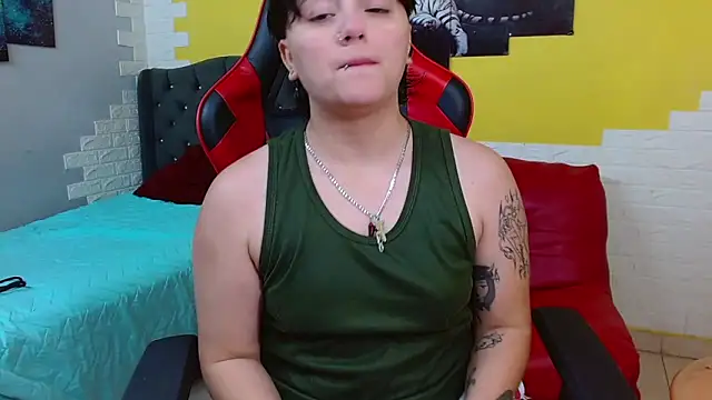 Snapshot of isabeautyx19 chatting on February 18, 2:09 am isabeautyx19 online show from February 18, 2:09 am