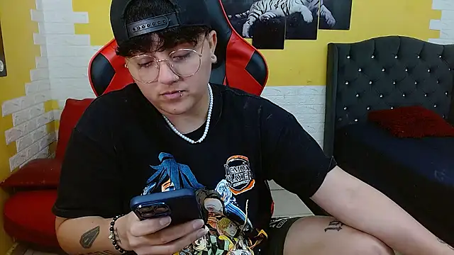 Snapshot of isabeautyx19 chatting on January 15, 4:16 am isabeautyx19 online show from January 15, 4:16 am