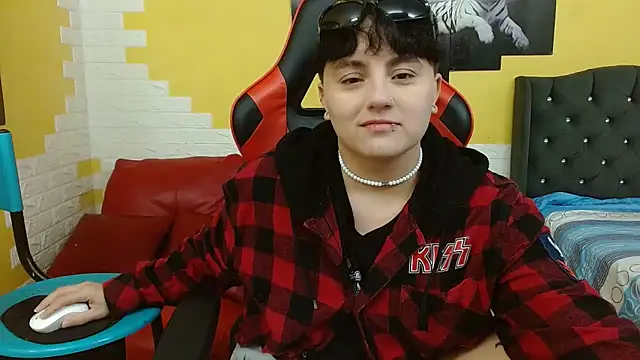 Snapshot of isabeautyx19 chatting on December 17, 2:27 am isabeautyx19 online show from December 17, 2:27 am