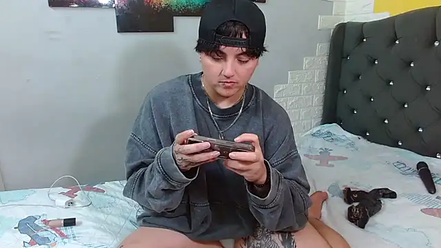 Snapshot of isabeautyx19 chatting on February 13, 1:38 am isabeautyx19 online show from February 13, 1:38 am