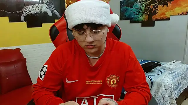 Snapshot of isabeautyx19 chatting on December 14, 1:56 am isabeautyx19 online show from December 14, 1:56 am