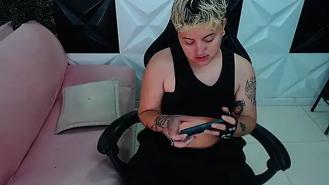 isabeautyx19 online show from February 28, 3:37 pm