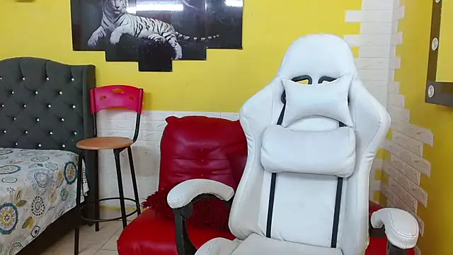 isabeautyx19 online show from April 4, 1:45 am