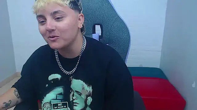 isabeautyx19 online show from February 9, 3:43 am