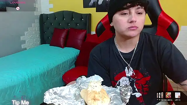 Snapshot of isabeautyx19 chatting on February 19, 1:57 am isabeautyx19 online show from February 19, 1:57 am