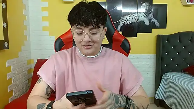 Snapshot of isabeautyx19 chatting on December 21, 3:08 am isabeautyx19 online show from December 21, 3:08 am